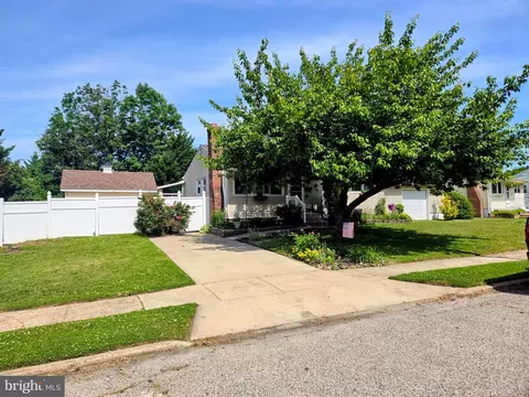 410 Larchmont Dr, Delanco, NJ 08075 photo 2