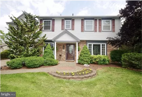 13 Mulberry Ln, Mount Holly, NJ 08060