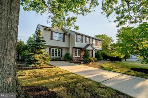 13 Mulberry Ln, Mount Holly, NJ 08060