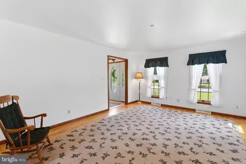 Living - 8 Edwards Dr, Wrightstown, NJ 08562 photo 1 of 2