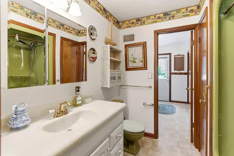 Bath - 8 Edwards Dr, Wrightstown, NJ 08562 photo 2 of 3