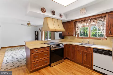 Kitchen - 8 Edwards Dr, Wrightstown, NJ 08562 photo 1 of 2