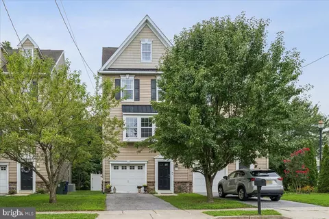 602 Cinnaminson St, Riverton, NJ 08077