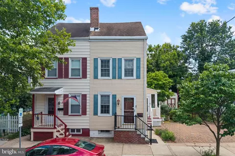 32 Mary St, Bordentown, NJ 08505
