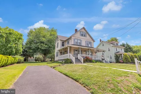 310 E 3rd St, Moorestown, NJ 08057