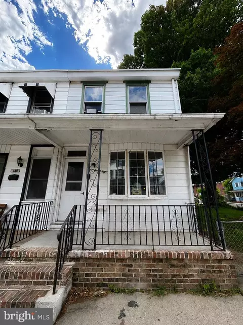 438 Saint Mary St, Burlington, NJ 08016