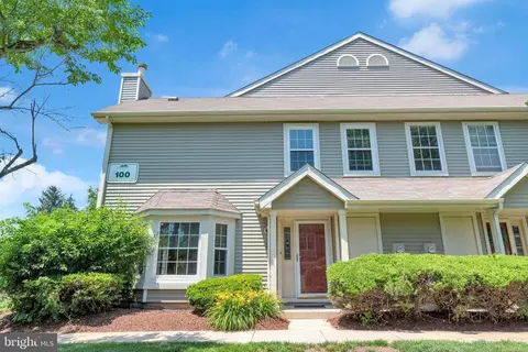 104 Pertwood Ct #104, Mount Laurel, NJ 08054