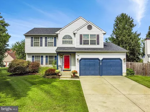 4 Creekdale Dr, Delran, NJ 08075