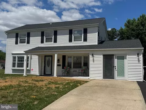 50 Paddock Ln, Willingboro, NJ 08046