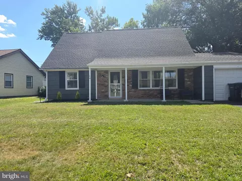 14 Goodwin Ln, Willingboro, NJ 08046