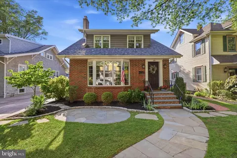 104 7th St, Riverton, NJ 08077
