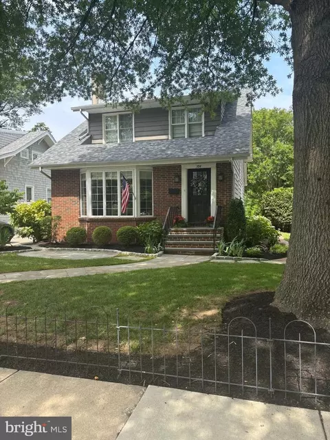 104 7th St, Riverton, NJ 08077