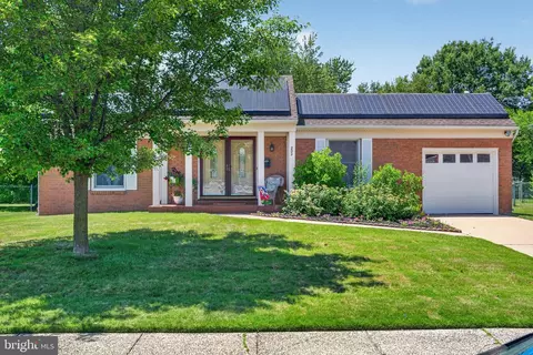 203 Countryside Ln, Mount Laurel, NJ 08054