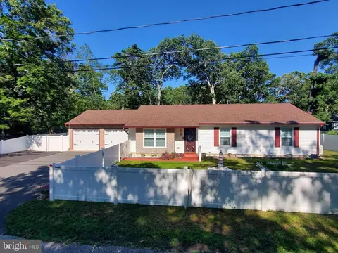 28 Geranium St, Browns Mills, NJ 08015