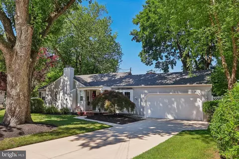 3 Windsor Pl, Mount Holly, NJ 08060