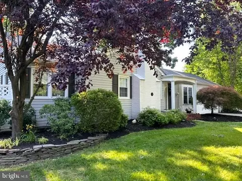 3 Windsor Pl, Mount Holly, NJ 08060