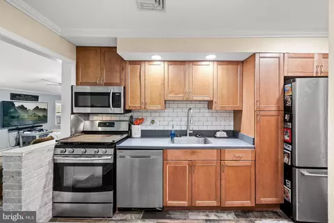 Kitchen - 7 Rose Ave, Maple Shade, NJ 08052 photo 2 of 2