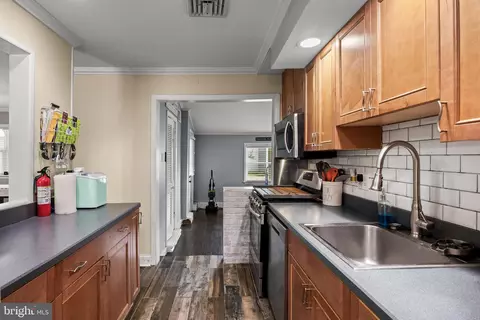 Entry Way - 7 Rose Ave, Maple Shade, NJ 08052 photo 3 of 3