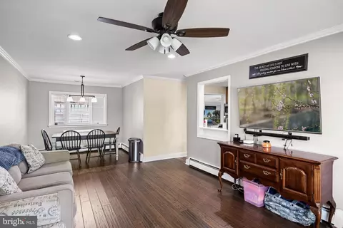 Entry Way - 7 Rose Ave, Maple Shade, NJ 08052 photo 1 of 3