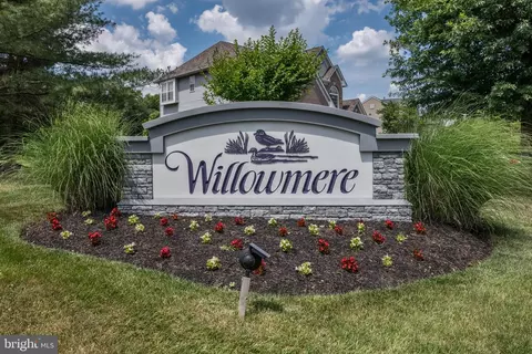 1 Mallard Dr, Mount Laurel, NJ 08054