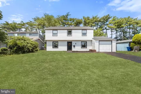 27 Shawmont Ln, Willingboro, NJ 08046