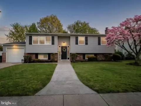 16 Peachtree Ln, Burlington, NJ 08016