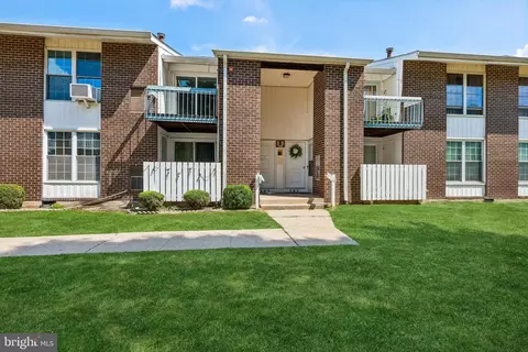 275 Green St #5B5, Edgewater Park, NJ 08010