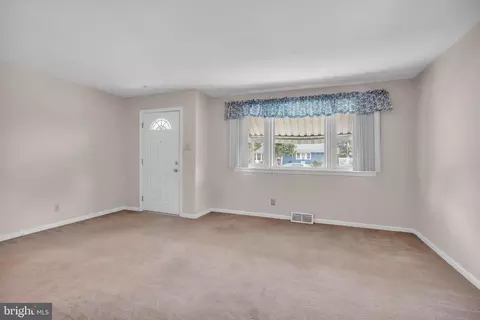 Living - 19 Paul Rd, Maple Shade, NJ 08052 photo 3 of 4