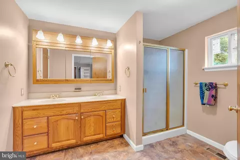 Bath - 19 Paul Rd, Maple Shade, NJ 08052 photo 1 of 2
