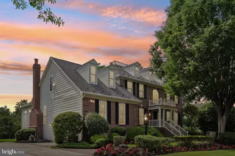 4 Broadacre Dr, Mount Laurel, NJ 08054