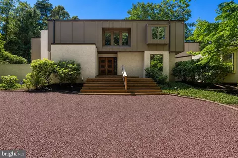 11 Pinecrest Dr, Medford, NJ 08055