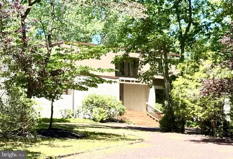 11 Pinecrest Dr, Medford, NJ 08055