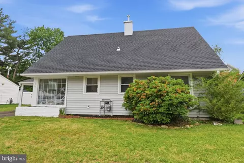 16 Bently Ln, Willingboro, NJ 08046