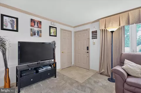 Entry Way - 803 Devon Rd, Riverside, NJ 08075 photo 2 of 3