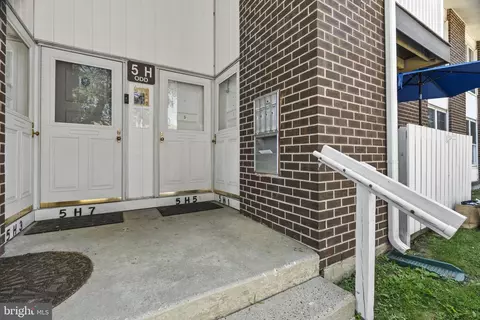 275 Green St #5H1, Beverly, NJ 08010