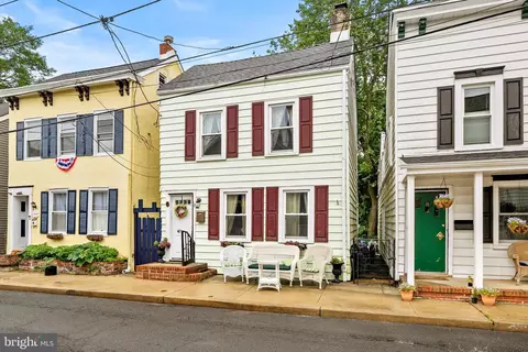 18 Miles Ave, Bordentown, NJ 08505