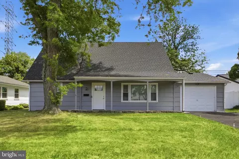 12 Holbrook Ln, Willingboro, NJ 08046