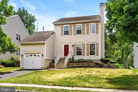 66 Arrowhead Dr, Burlington, NJ 08016