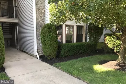 37 Bridgewater Dr, Marlton, NJ 08053