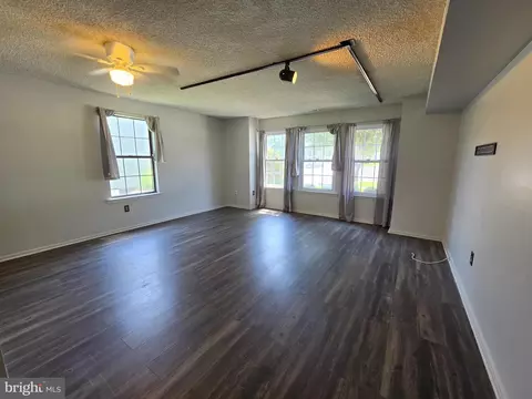 Living - 37 Bridgewater Dr, Evesham, NJ 08053 photo 2 of 4