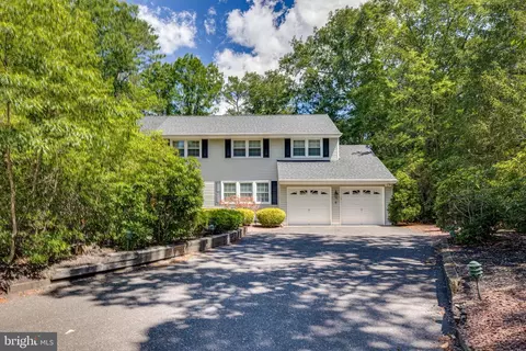 4 Heatherwood Ct, Medford, NJ 08055