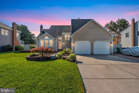 14 Abbotsford Dr, Marlton, NJ 08053