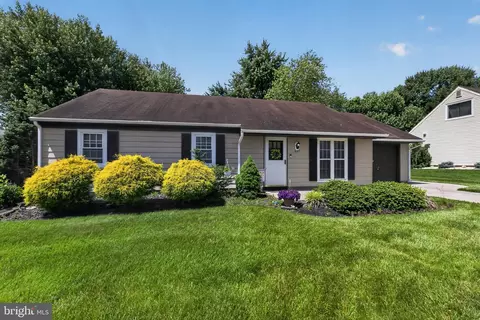 227 Tenby Chase Dr, Delran, NJ 08075