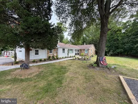 24 Saint John St, Pemberton, NJ 08068