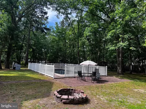 7 Carolyn Ln, Southampton, NJ 08088