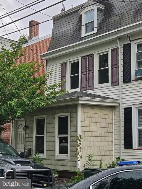 212 W Pearl St, Burlington, NJ 08016