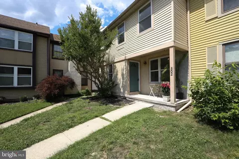 502 Magnolia Ct, Marlton, NJ 08053