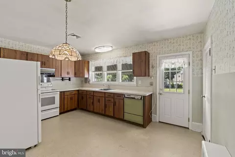 Kitchen - 17 Mount Laurel Rd, Mount Laurel, NJ 08054 photo 1 of 4