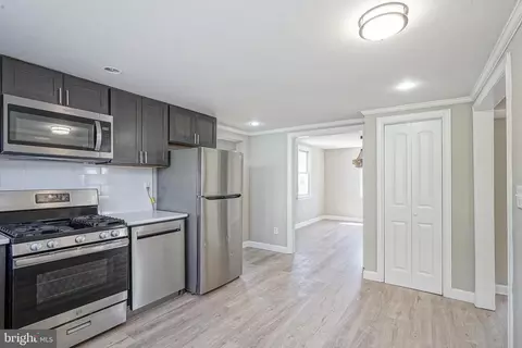 Entry Way - 67 Webster St, Riverside, NJ 08075 photo 2 of 7