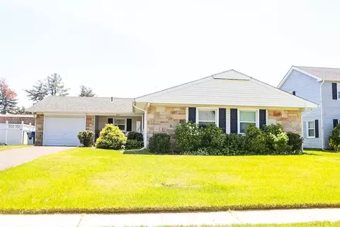 18 Holton Ln, Willingboro, NJ 08046